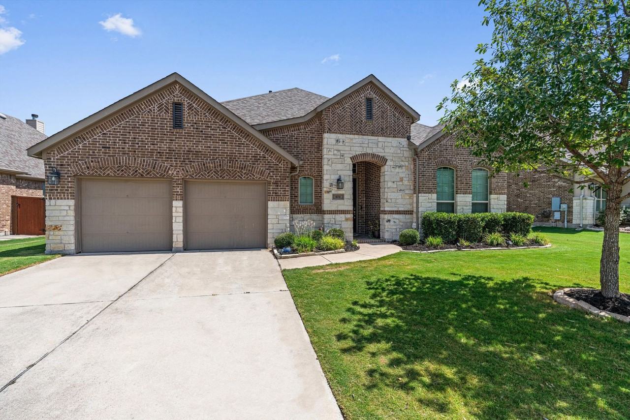 404 Miracle Rose Way - Photo 2 of 41