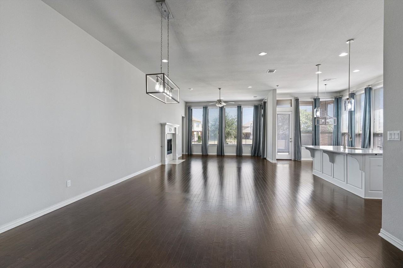 404 Miracle Rose Way - Photo 6 of 41