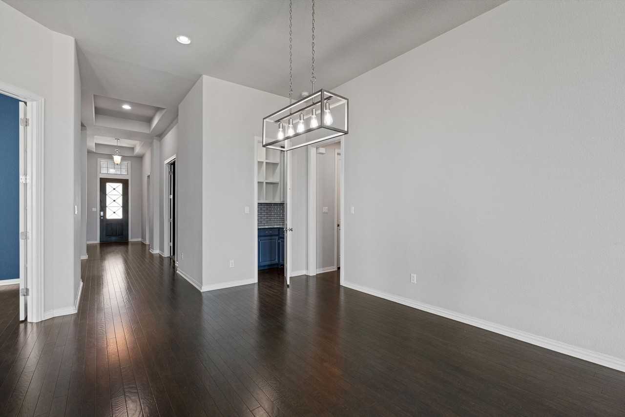 404 Miracle Rose Way - Photo 7 of 41