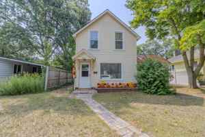 featured image of 916 Webster St