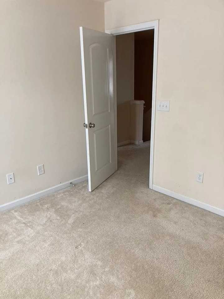 10424 Benfield Rd - Photo 3 of 20
