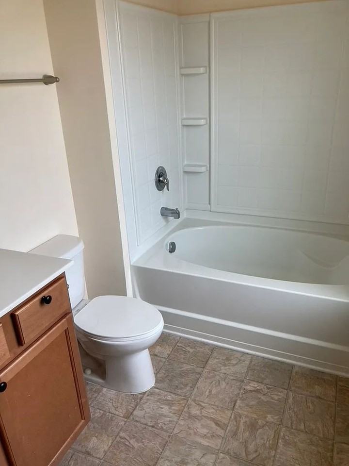 10424 Benfield Rd - Photo 6 of 20