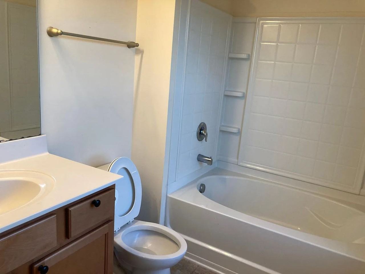 10424 Benfield Rd - Photo 7 of 20