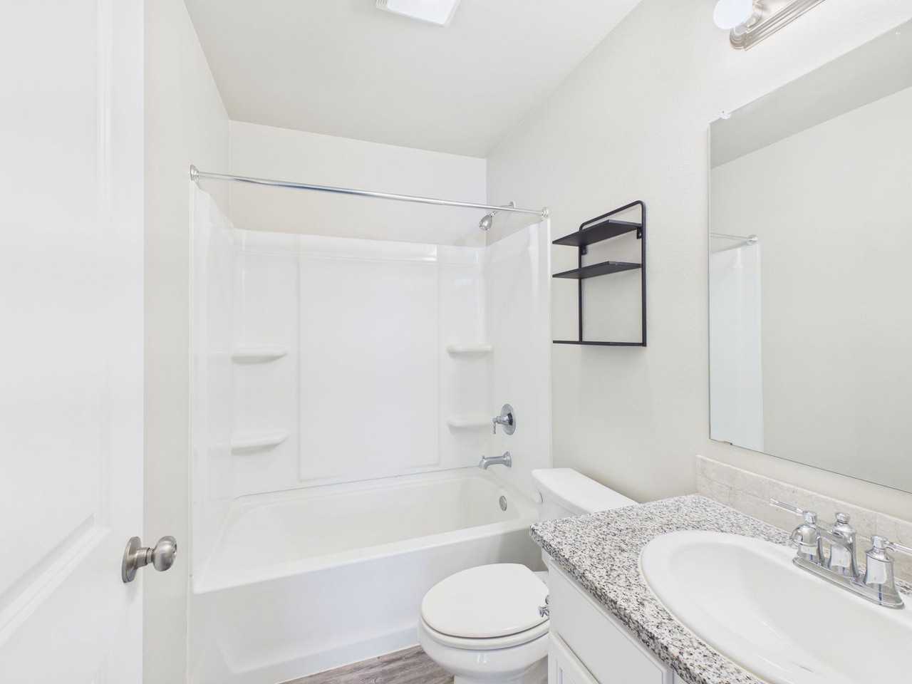 4712 Hinson St - Photo 6 of 23