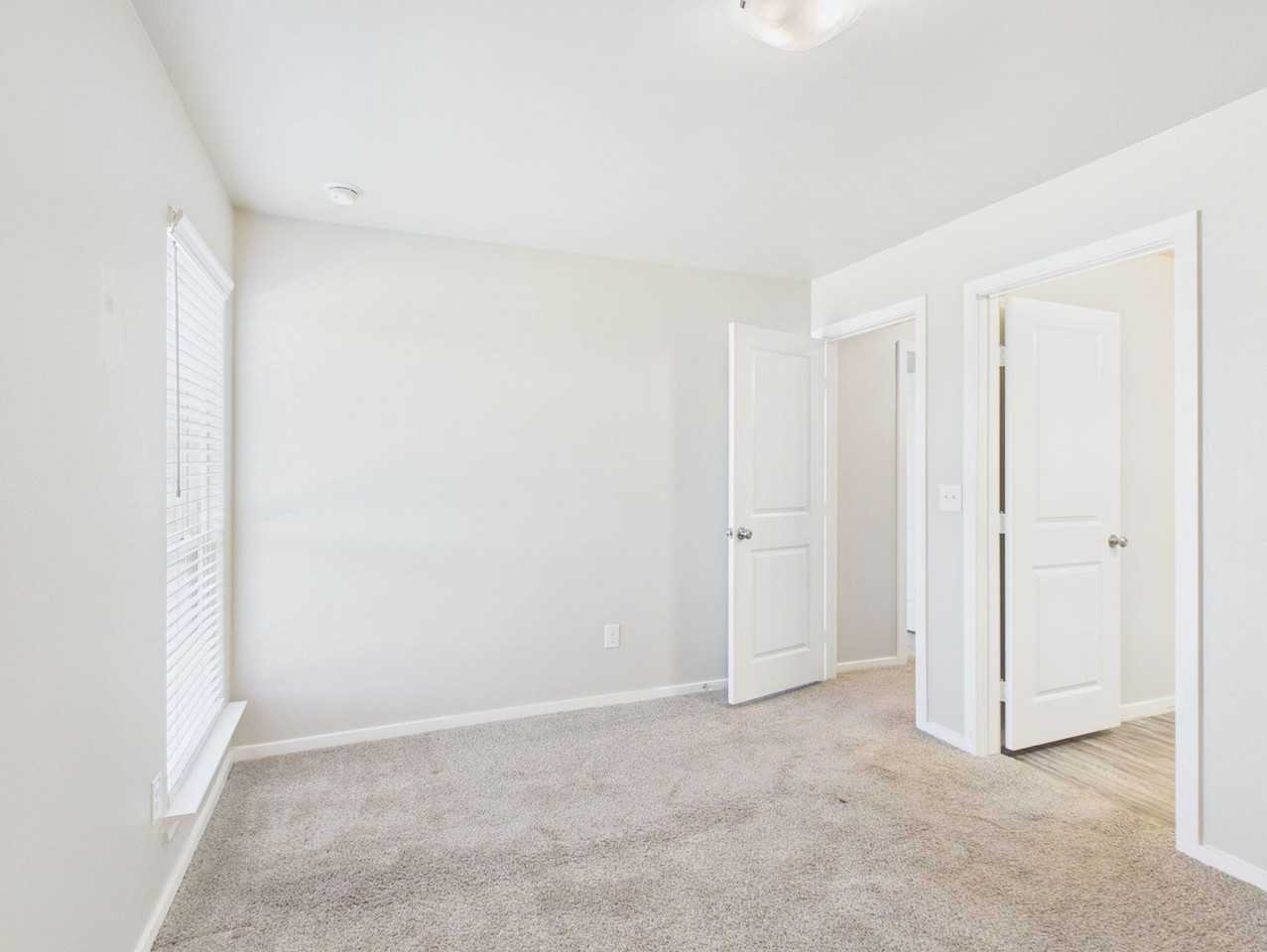 4712 Hinson St - Photo 7 of 23