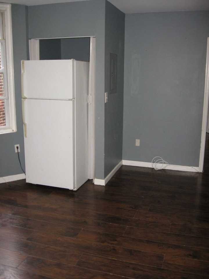 1506 W Ruscomb St - Photo 4 of 8