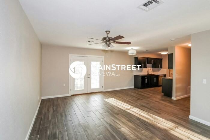 8917 S Hillcrest Dr - Photo 3 of 16