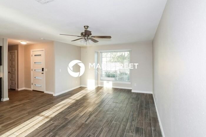 8917 S Hillcrest Dr - Photo 4 of 16
