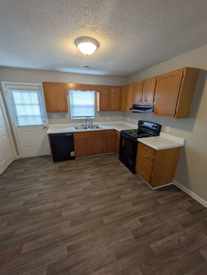 656 W 13th St - Photo 3 of 10