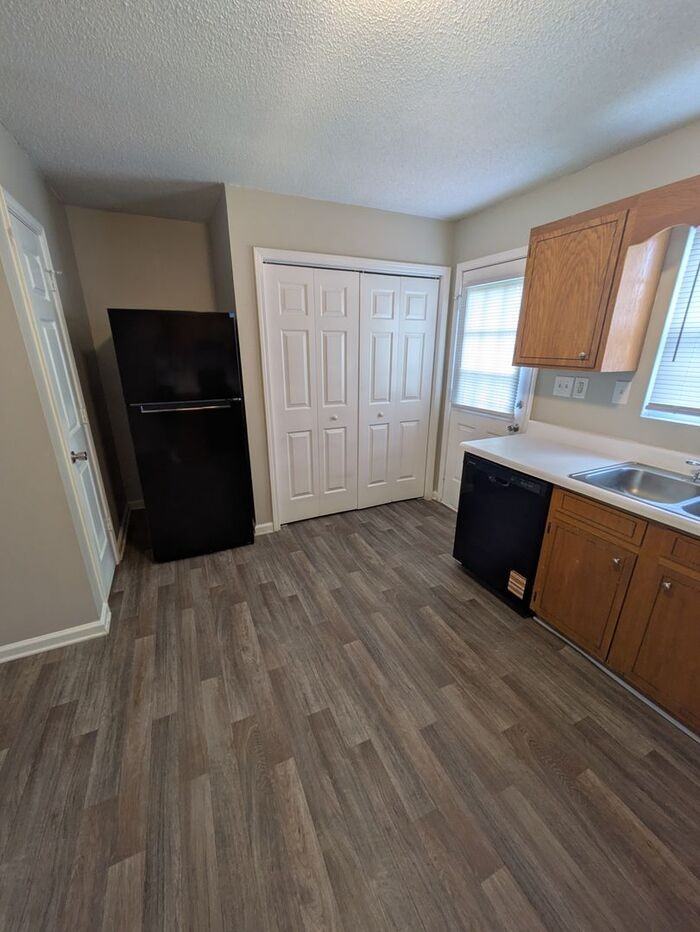 656 W 13th St - Photo 4 of 10