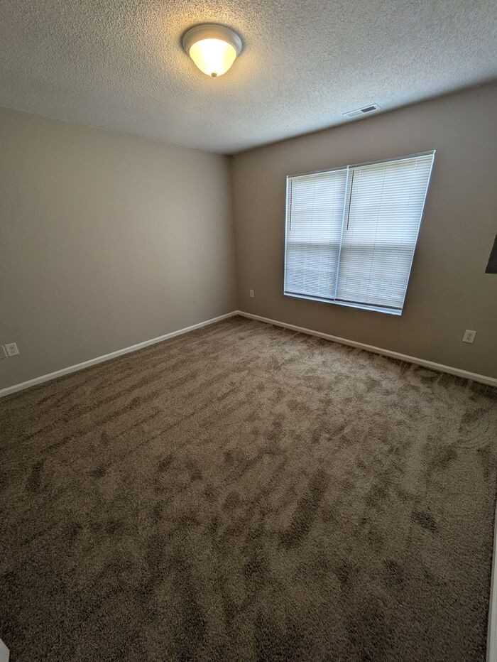 656 W 13th St - Photo 5 of 10