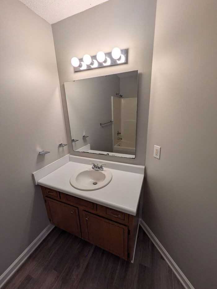 656 W 13th St - Photo 7 of 10