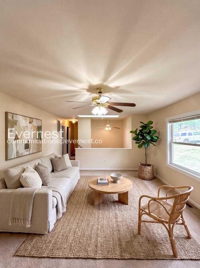 11406 Wentworth Ct - Photo 4 of 30