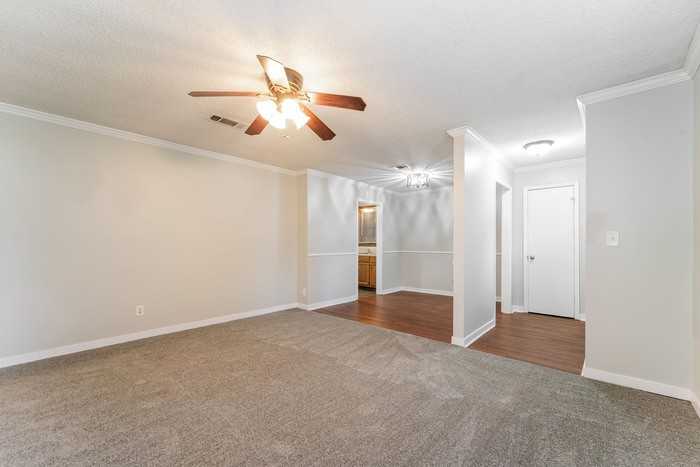 124 Oakdale Cir - Photo 4 of 12