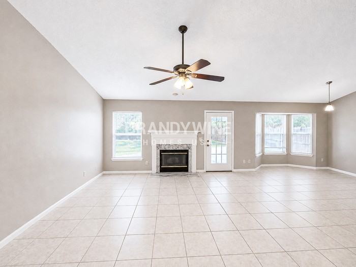 7768 Rockridge Dr W - Photo 4 of 23