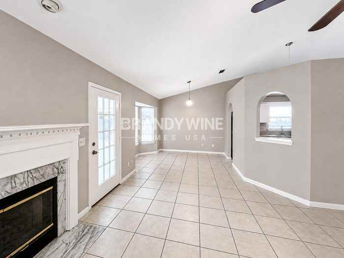7768 Rockridge Dr W - Photo 6 of 23
