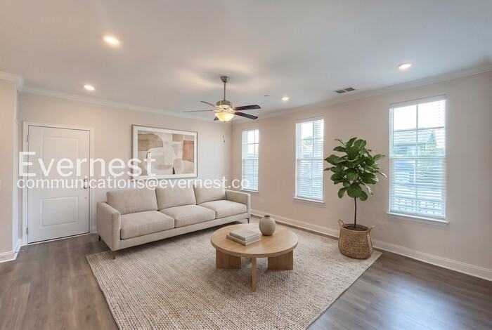 828 Goswell Dr #4 - Photo 3 of 17