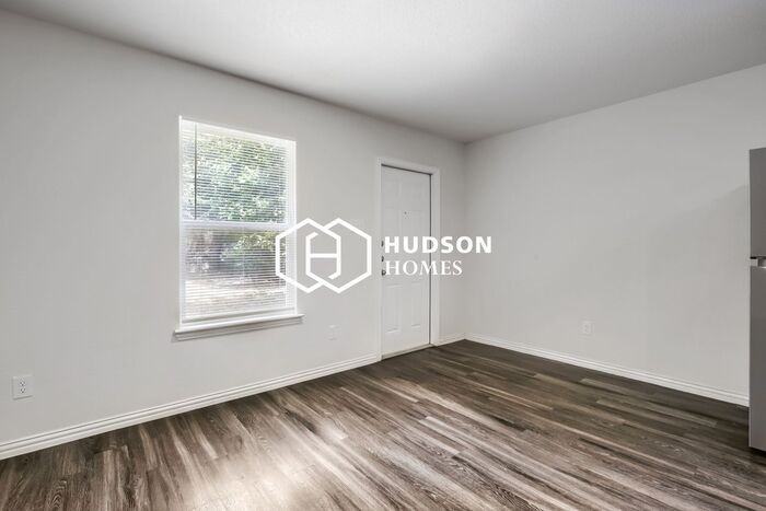 1029 Taylor St - Photo 3 of 14