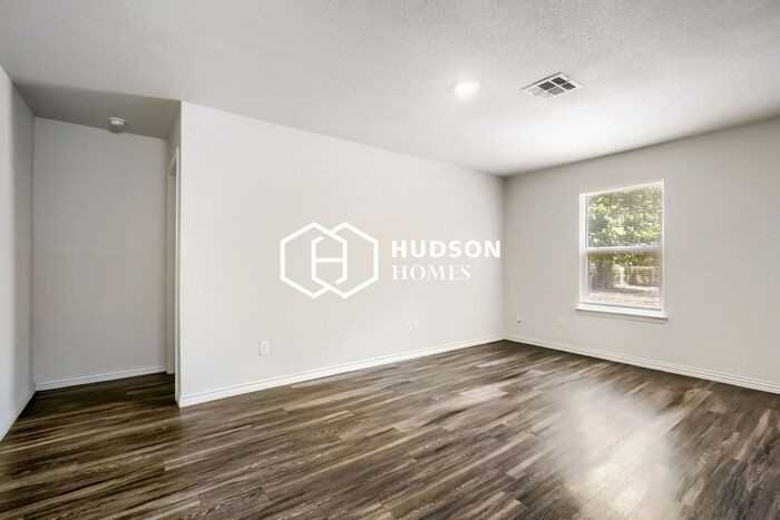 1029 Taylor St - Photo 4 of 14