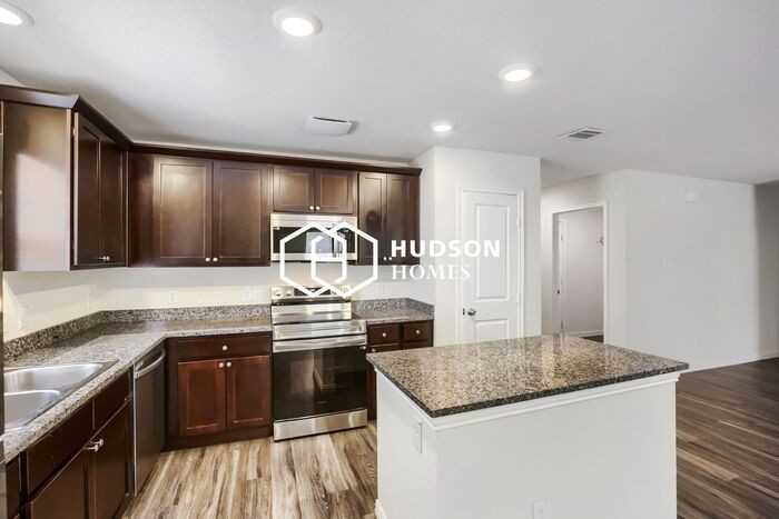 1029 Taylor St - Photo 6 of 14