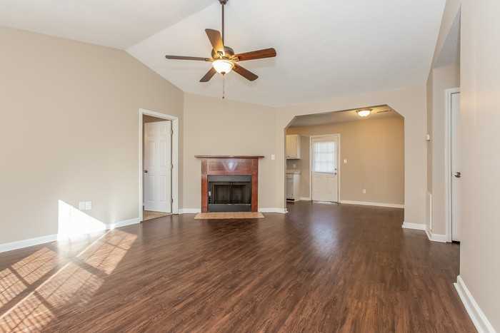 1585 Patterson Ln - Photo 2 of 8