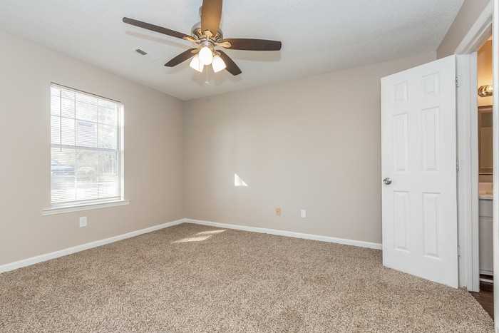 1585 Patterson Ln - Photo 4 of 8