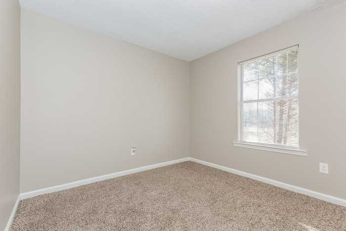 1585 Patterson Ln - Photo 6 of 8