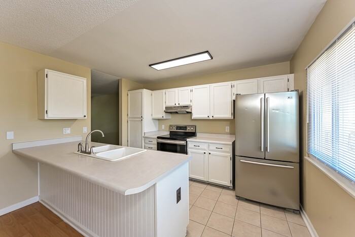 1204 S Bahama St - Photo 7 of 19