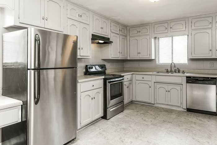 2425 4th St Nw - Photo 5 of 10