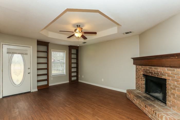 1012 Red Oak Dr - Photo 4 of 12
