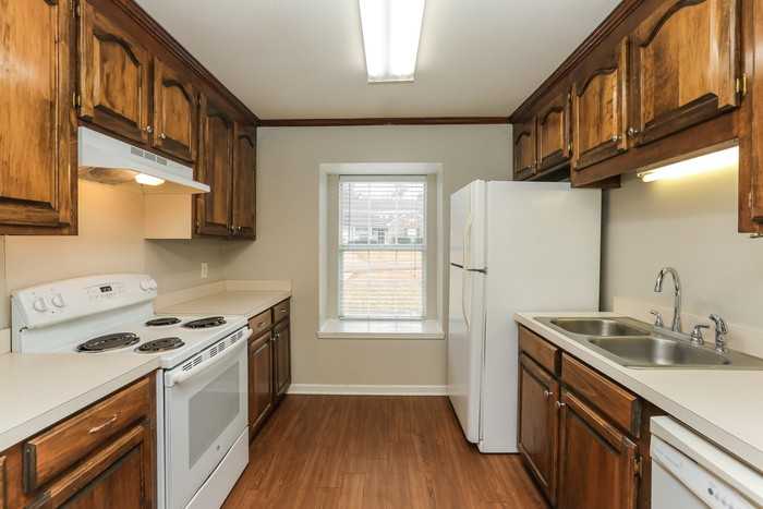 1012 Red Oak Dr - Photo 5 of 12
