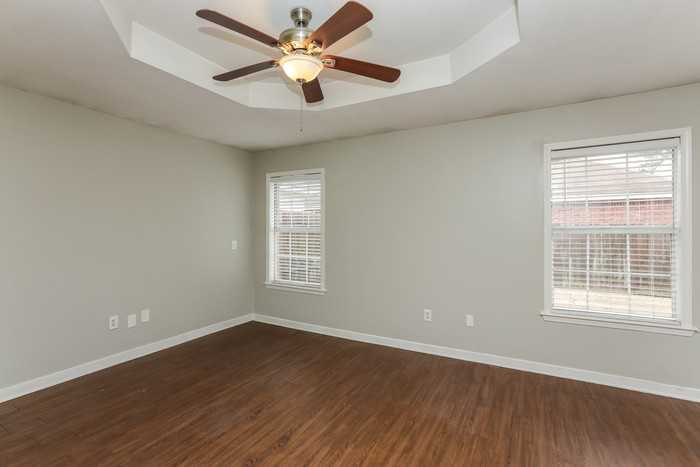 1012 Red Oak Dr - Photo 6 of 12