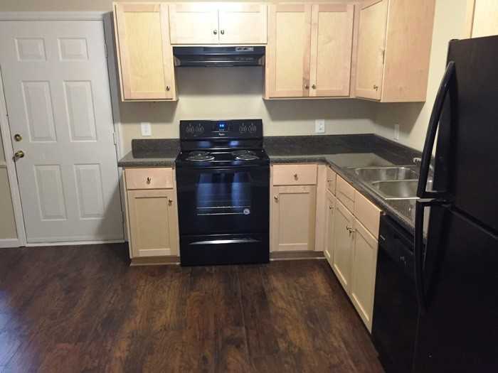 292 Hamilton Dr Ne #3 - Photo 5 of 14