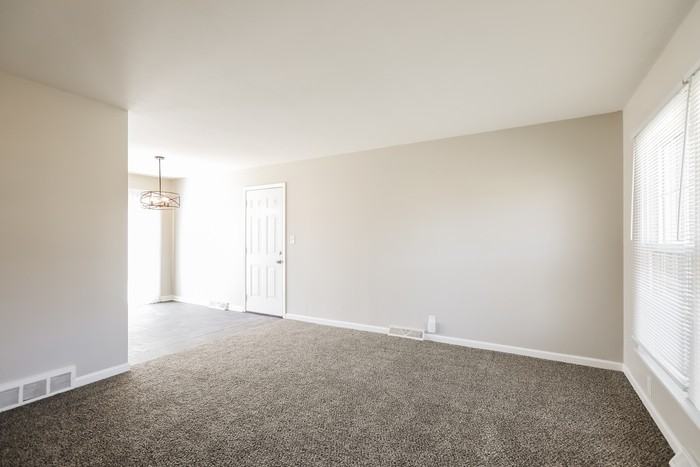 1105 S Prairie St - Photo 7 of 13