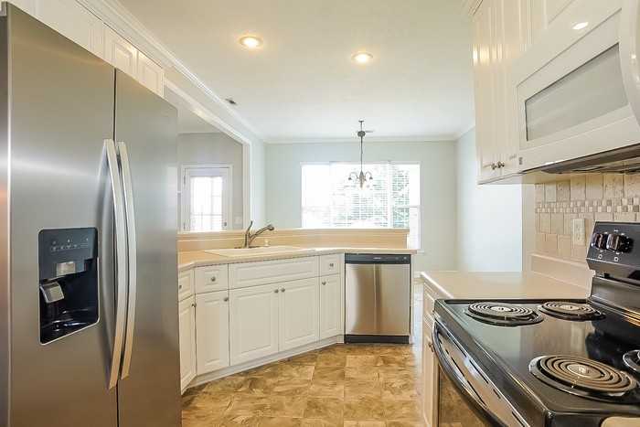 611 Cornerstone Pl - Photo 4 of 10