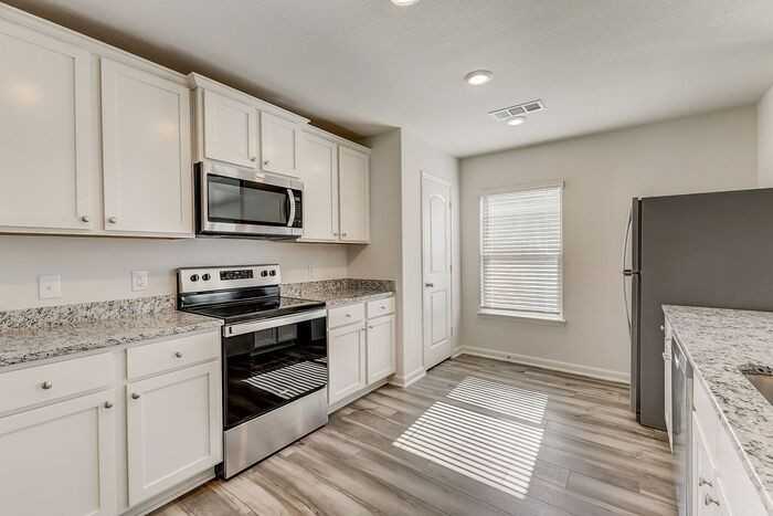 145 Crimson Cir - Photo 4 of 49