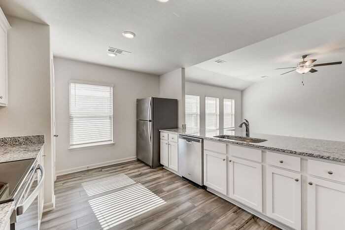 145 Crimson Cir - Photo 5 of 49