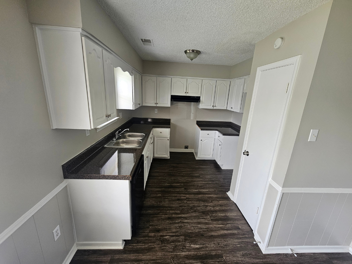 6737 Valley Park Dr - Photo 4 of 18