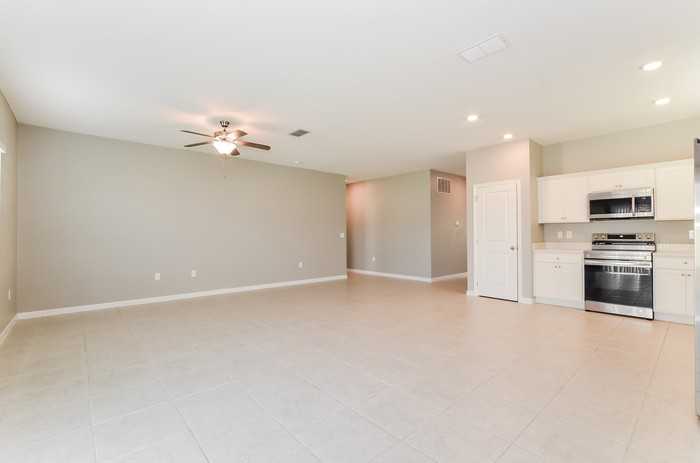 312 Kenilworth Dr - Photo 3 of 13