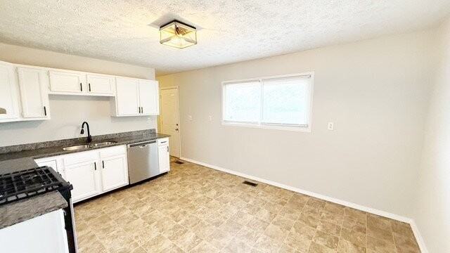 3607 Decamp Dr - Photo 4 of 13