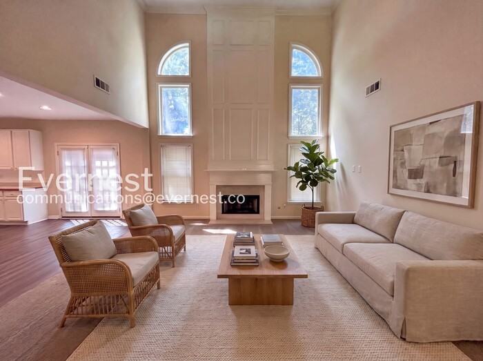 1095 Downyshire Dr - Photo 2 of 29