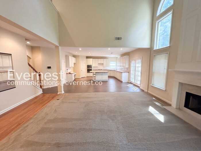 1095 Downyshire Dr - Photo 6 of 29