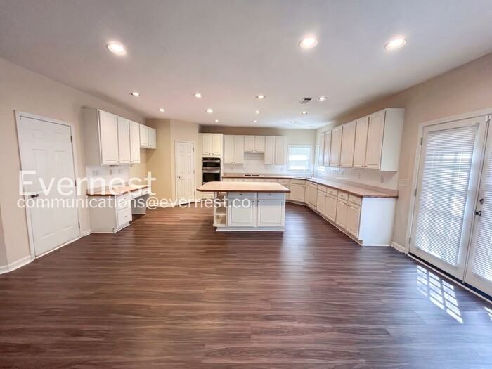 1095 Downyshire Dr - Photo 7 of 29