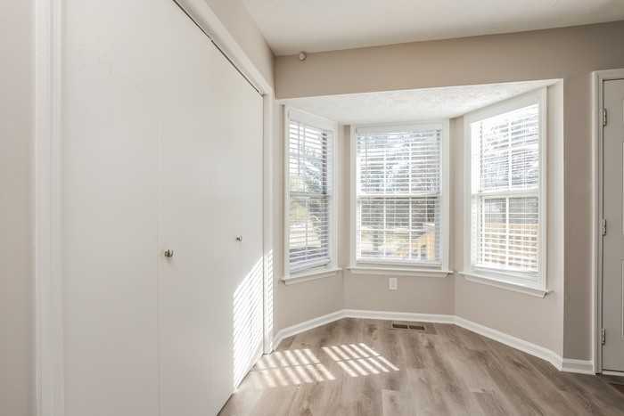 805 Park Ct S - Photo 6 of 16