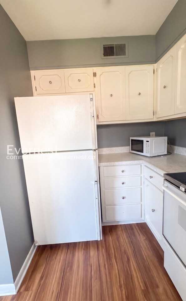 2620 Southbury Cir - Photo 6 of 24