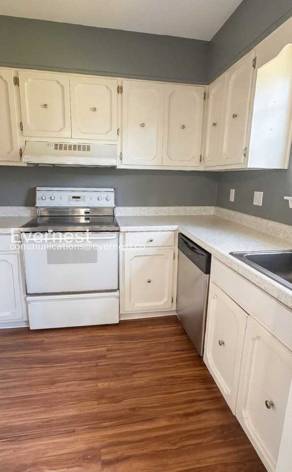 2620 Southbury Cir - Photo 7 of 24