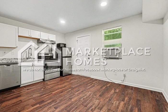 1226 Coronada Dr Unit B - Photo 3 of 17