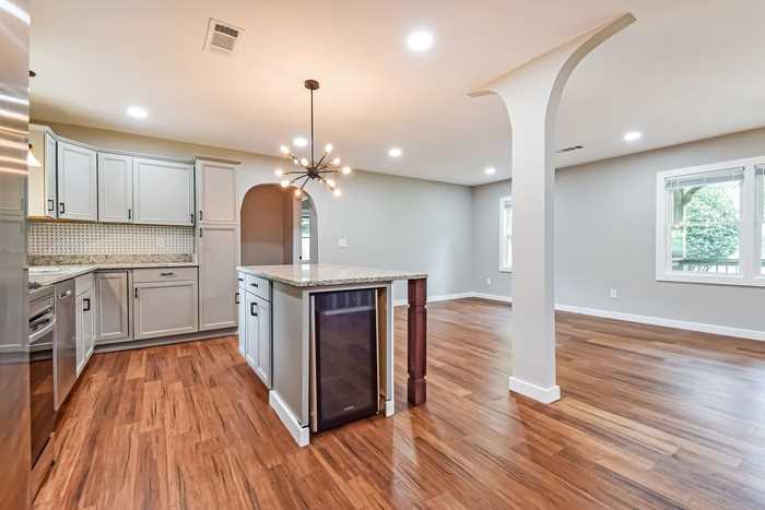 2531 Brentwood Rd - Photo 6 of 15