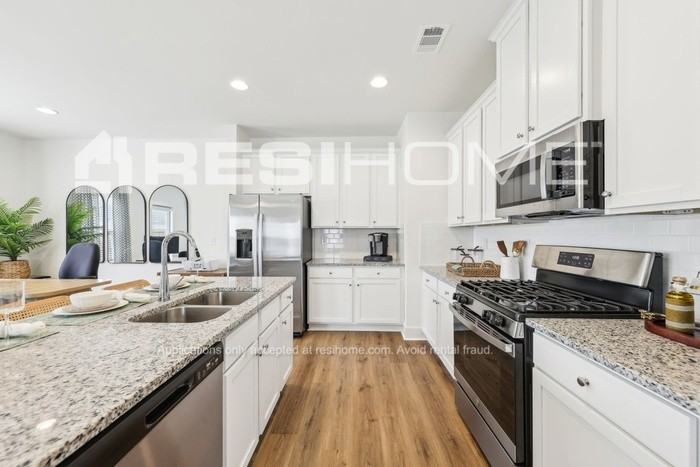 237 Frost Lane - Photo 5 of 25