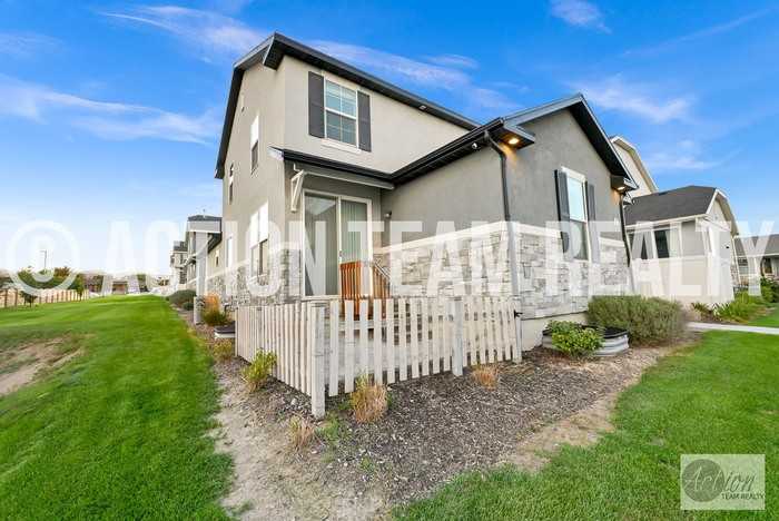 2147 W Kimber Ln - Photo 2 of 35